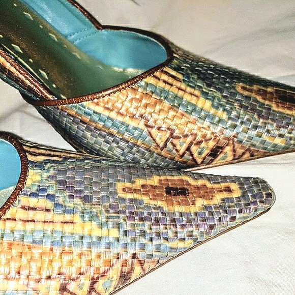 Stunning Heels, BCBG. like new, not a spot on them - Picture 2 of 8